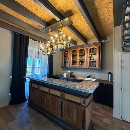 Le Manoir Du Bonheur *